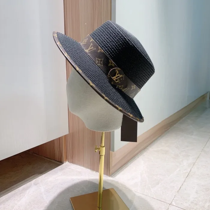 LOUIS VUITTON Hats