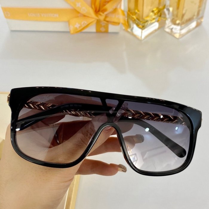 LOUIS VUITTON Sunglasses