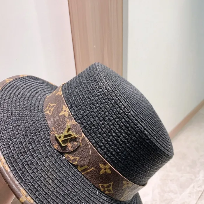 LOUIS VUITTON Hats
