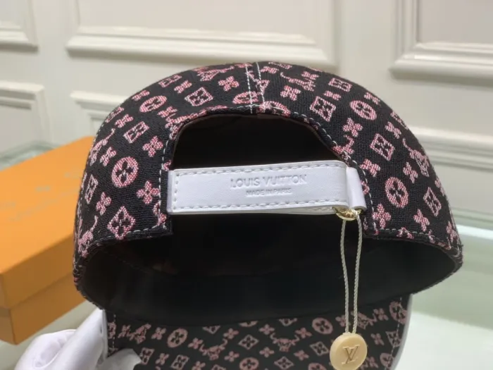 LOUIS VUITTON Hats