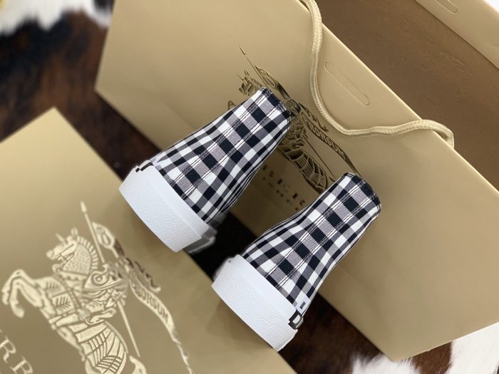 Burberry Women Shoes size 35-39