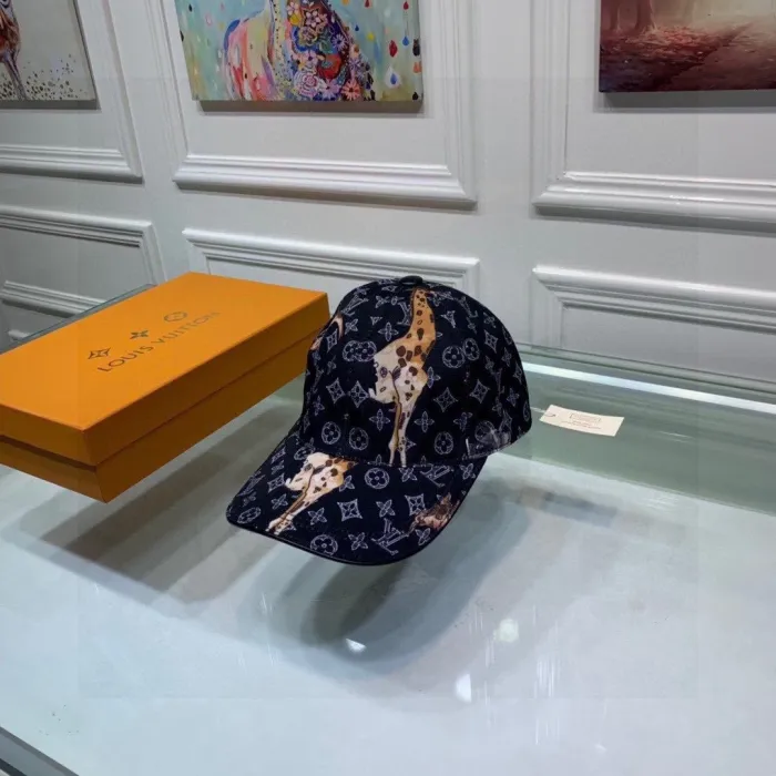 LOUIS VUITTON Hats