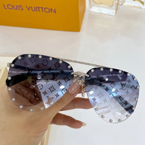 LOUIS VUITTON Sunglasses