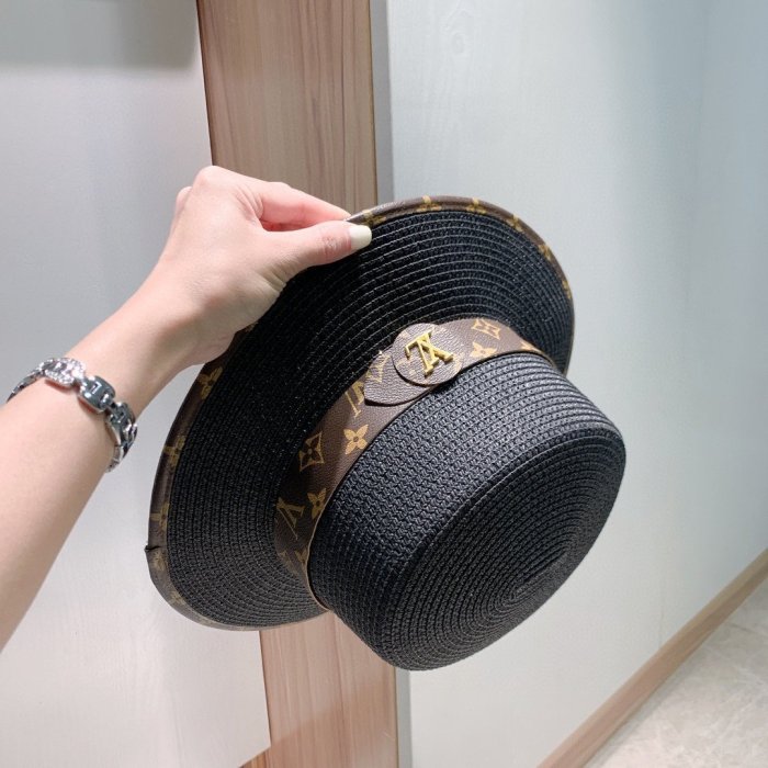 LOUIS VUITTON Hats