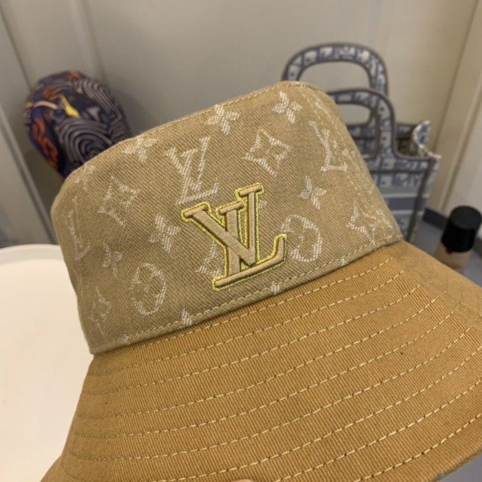 LOUIS VUITTON Hats