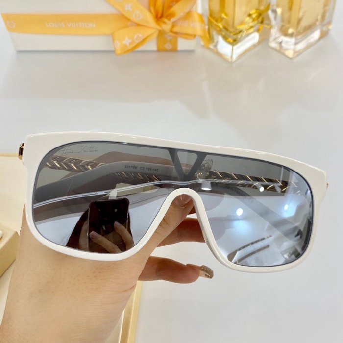 LOUIS VUITTON Sunglasses