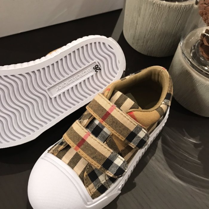 Burberry men sneaker eur size 26-35