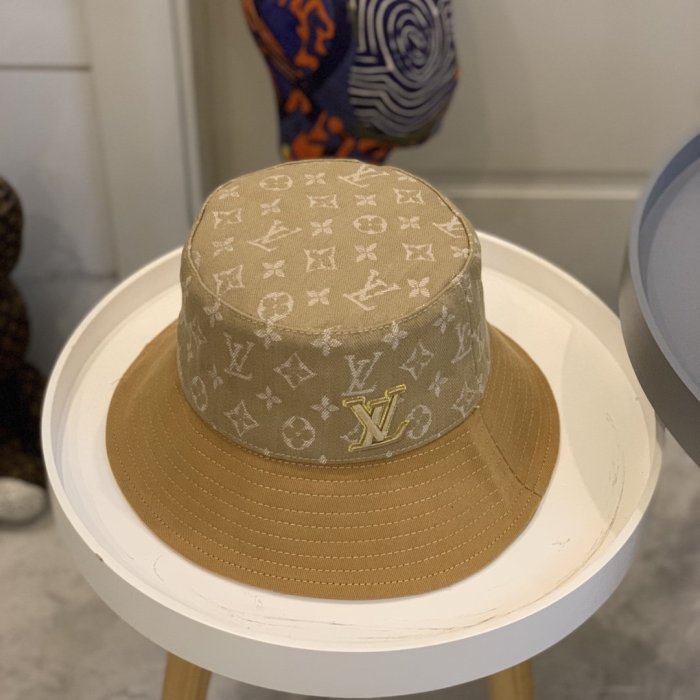 LOUIS VUITTON Hats