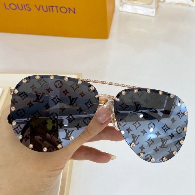 LOUIS VUITTON Sunglasses