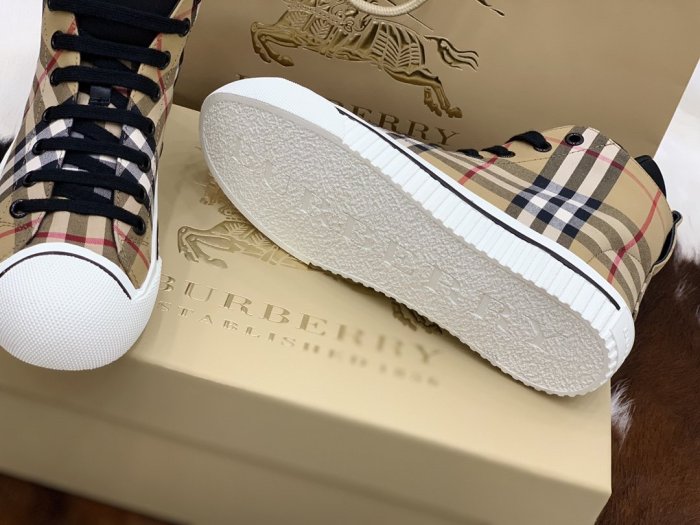 Burberry Women Shoes size 35-39