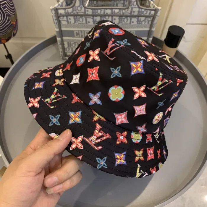 LOUIS VUITTON Hats