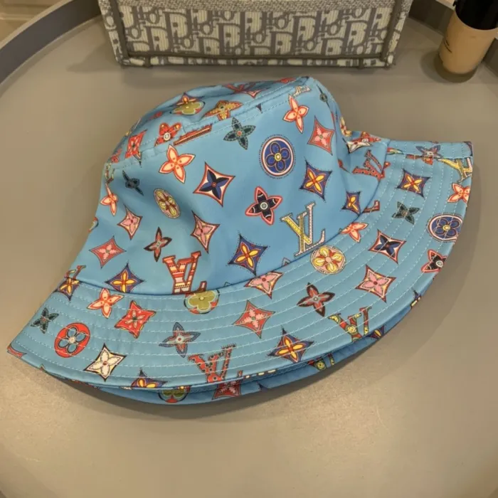 LOUIS VUITTON Hats
