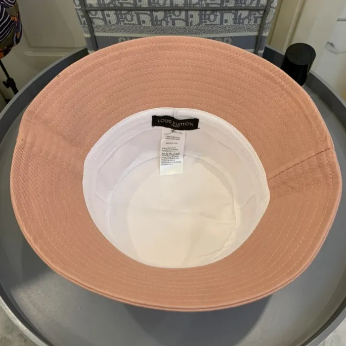 LOUIS VUITTON Hats