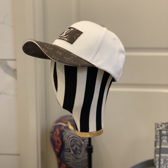 LOUIS VUITTON Hats