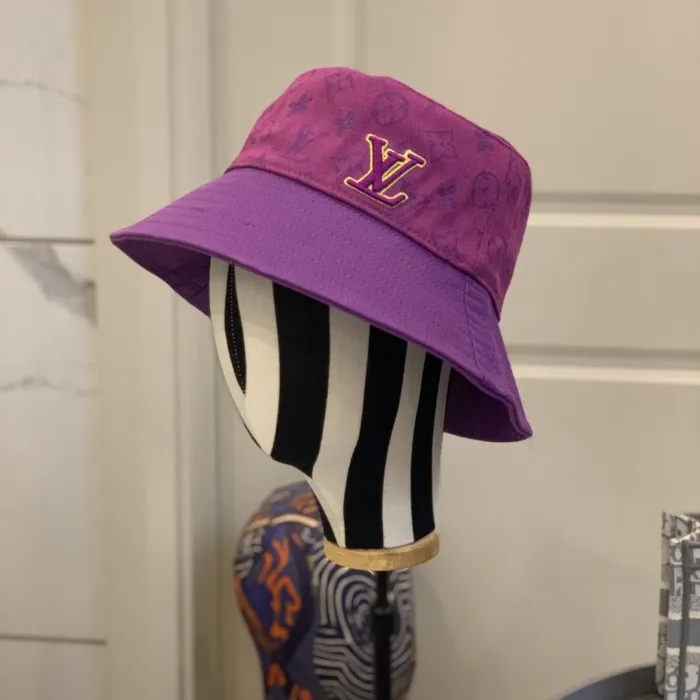 LOUIS VUITTON Hats