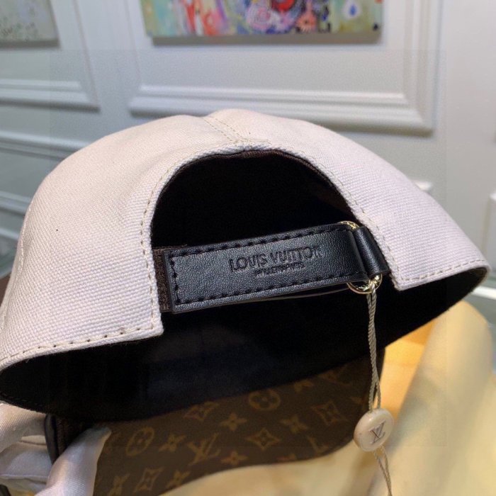 LOUIS VUITTON Hats