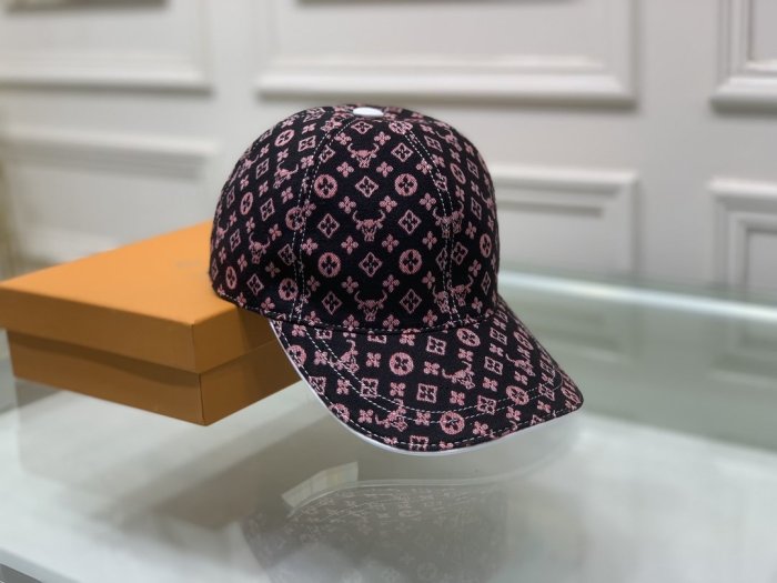 LOUIS VUITTON Hats