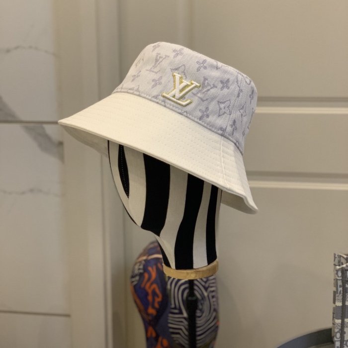 LOUIS VUITTON Hats