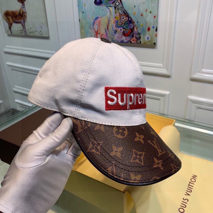 LOUIS VUITTON Hats