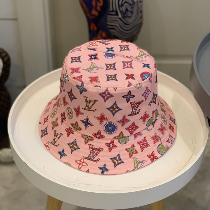 LOUIS VUITTON Hats