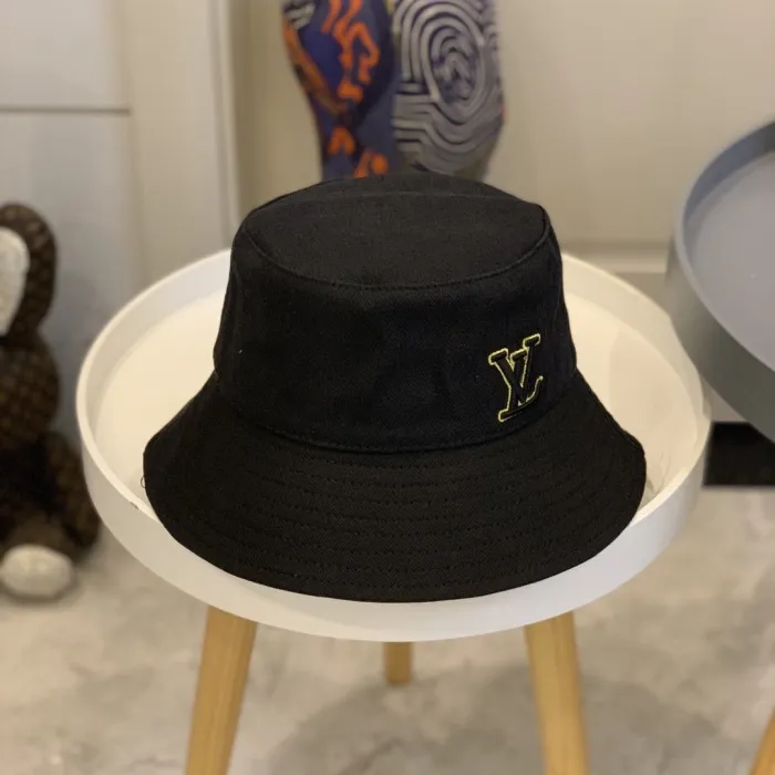 LOUIS VUITTON Hats