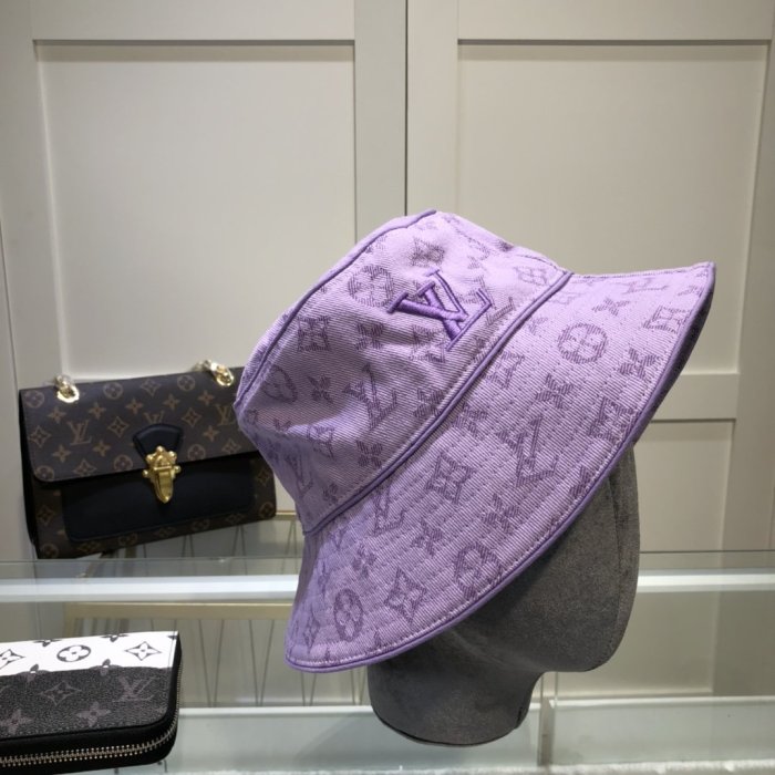 LOUIS VUITTON Hats