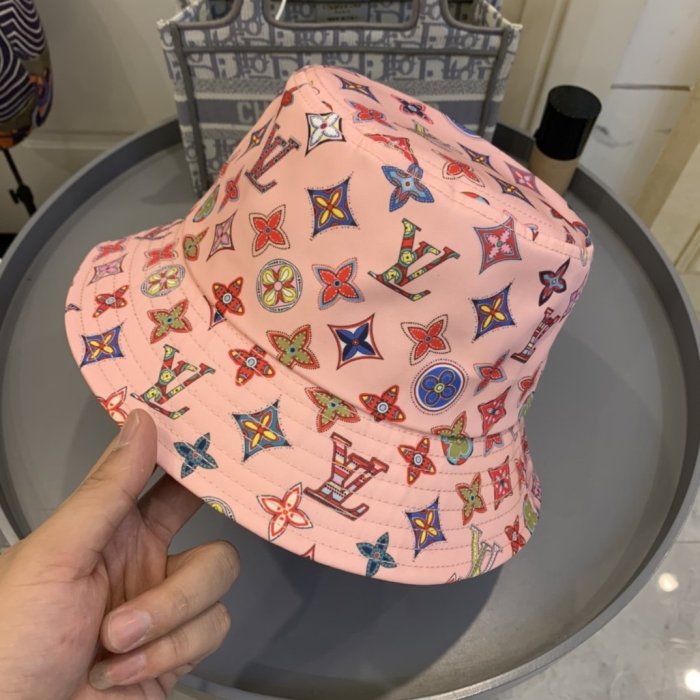 LOUIS VUITTON Hats