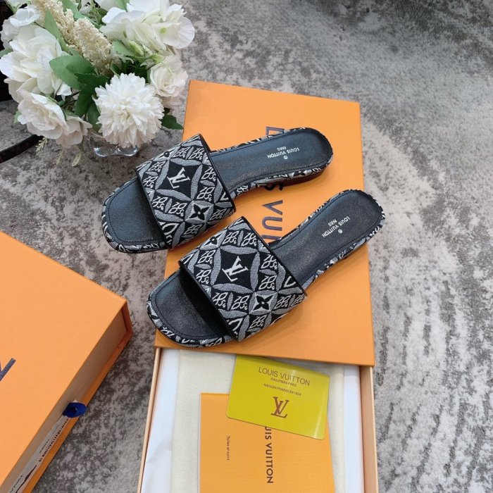 LOUIS VUITTON size 35-40