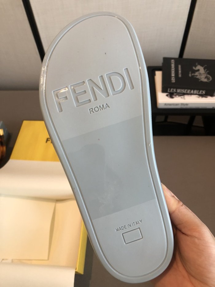 Fendi Women Shoes size 35-41