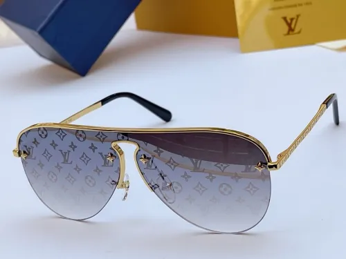 LOUIS VUITTON Sunglasses