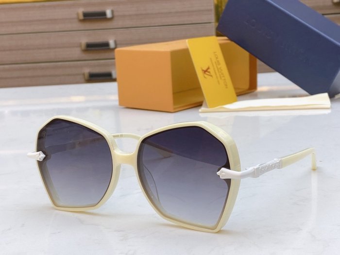 LOUIS VUITTON Sunglasses