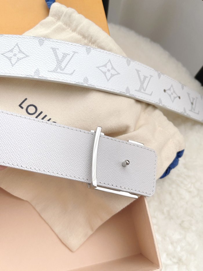 LOUIS VUITTON Belt