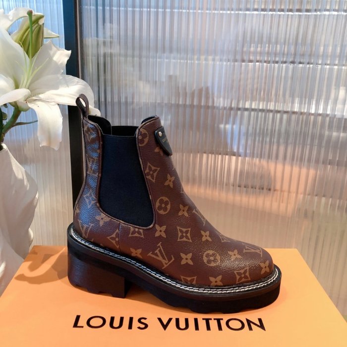 LOUIS VUITTON Women Shoes size 35-4