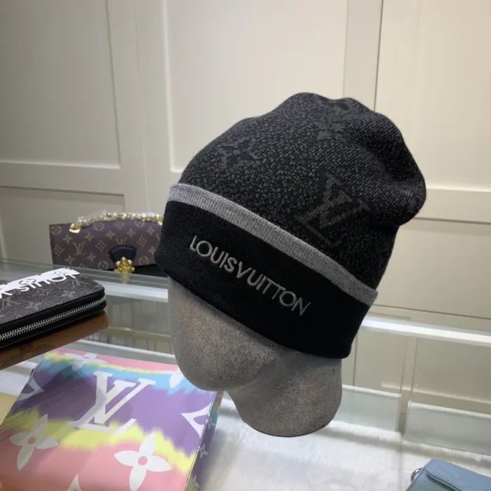 LOUIS VUITTON Hats