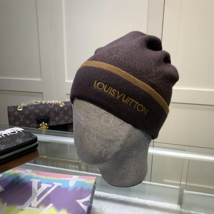 LOUIS VUITTON Hats
