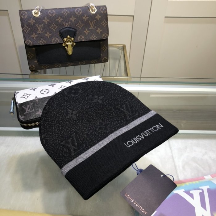 LOUIS VUITTON Hats