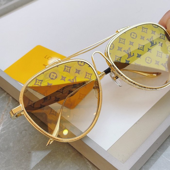 LOUIS VUITTON Sunglasses