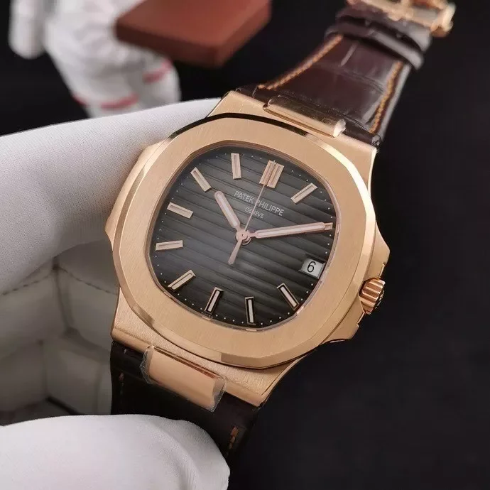 PATEK PHILIPPE Seamaster Nautilus