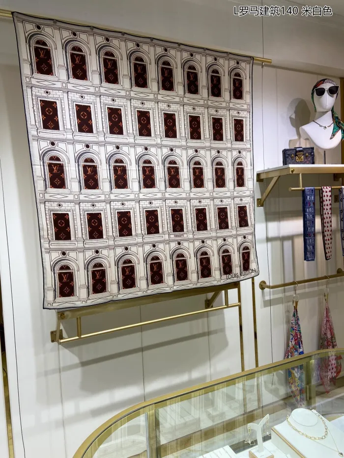 LOUIS VUITTON Scarves