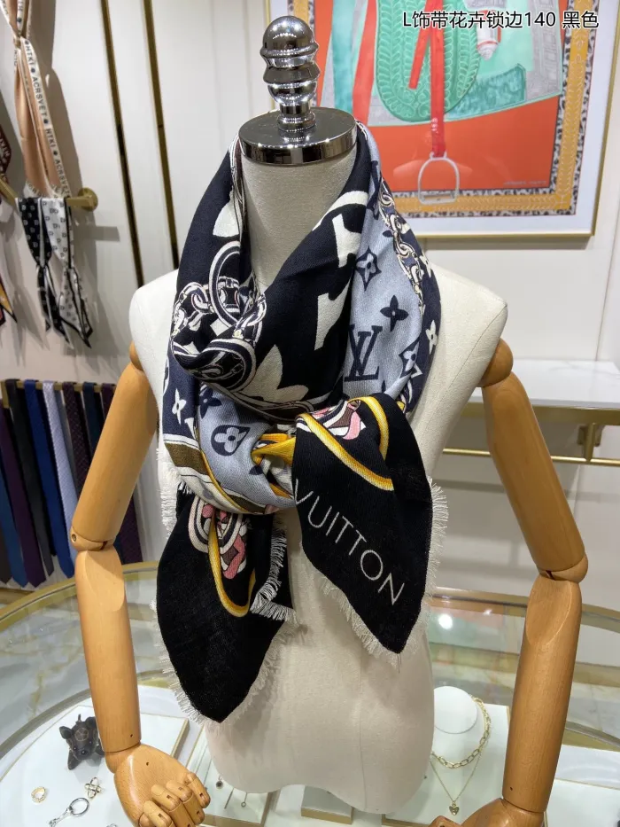 LOUIS VUITTON Scarves