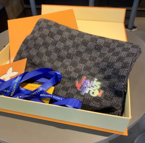 LOUIS VUITTON Scarves