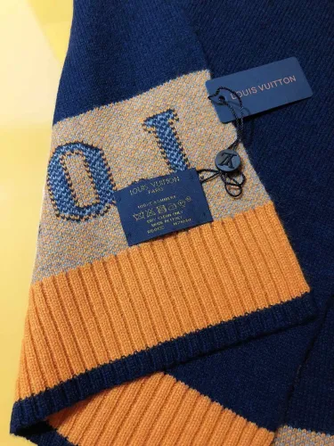 LOUIS VUITTON Scarves