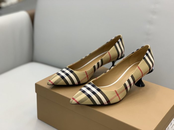 Burberry Women Shoes size 35-39 5.5CM