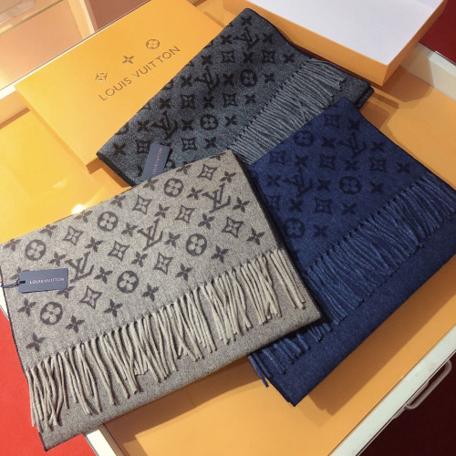 LOUIS VUITTON Scarves