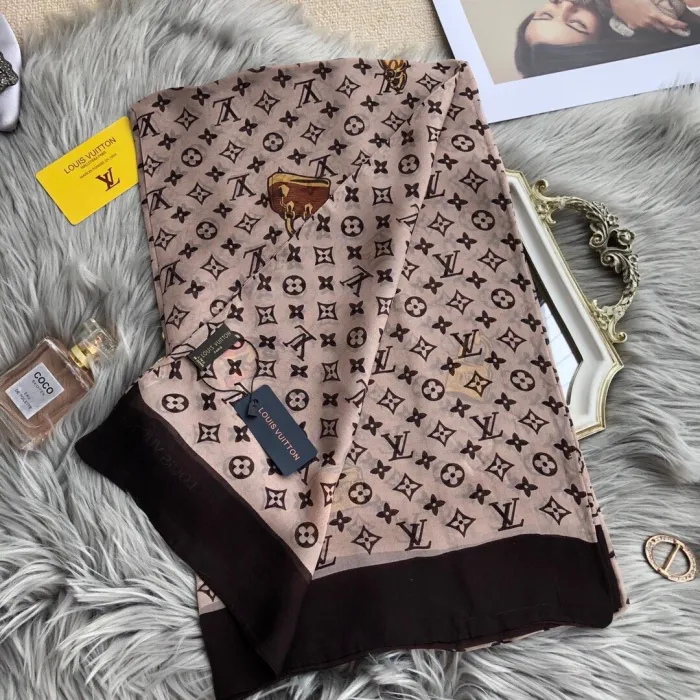 LOUIS VUITTON Scarves