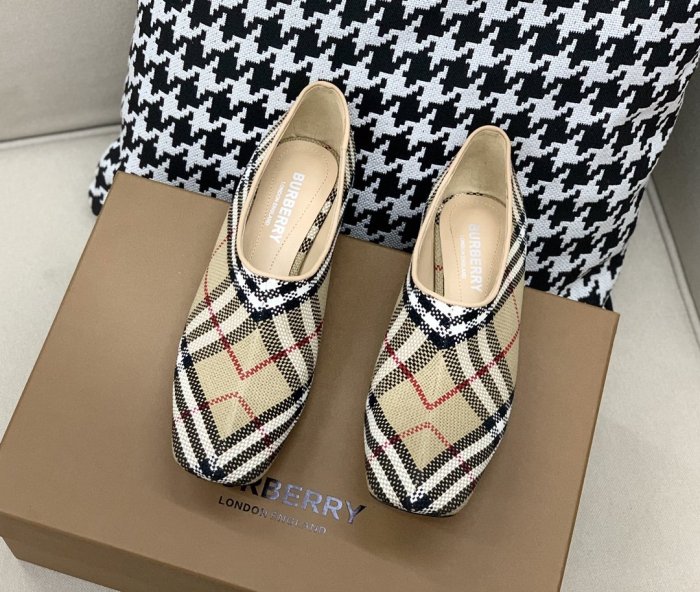 Burberry Women Shoes size 35-39 5.5CM