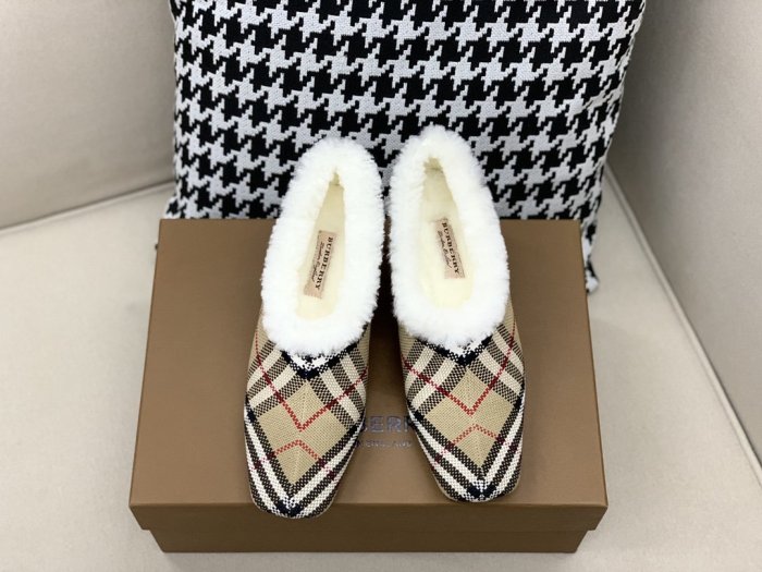 Burberry Women Shoes size 35-39 5.5CM