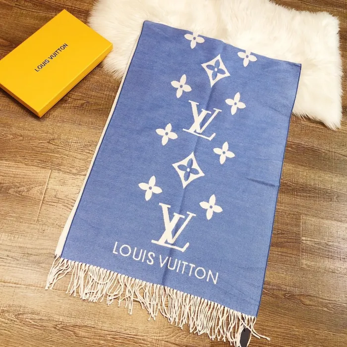 LOUIS VUITTON Scarves