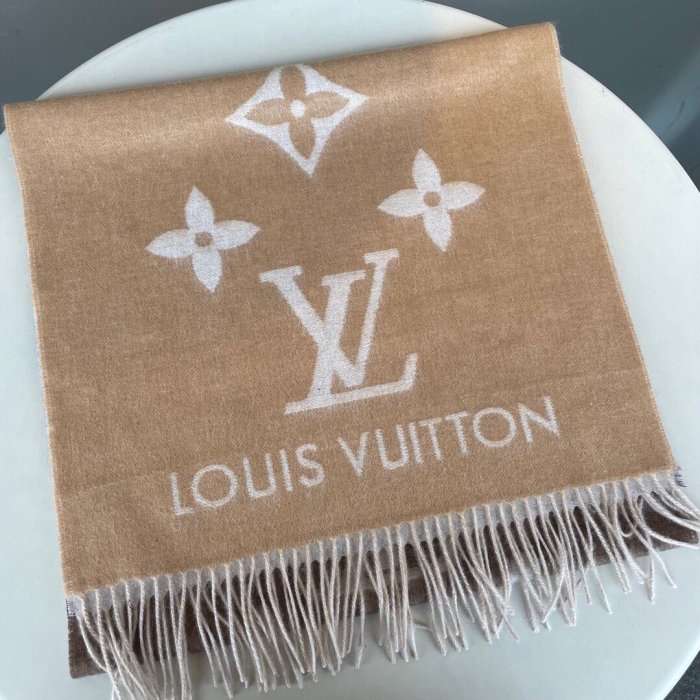 LOUIS VUITTON Scarves