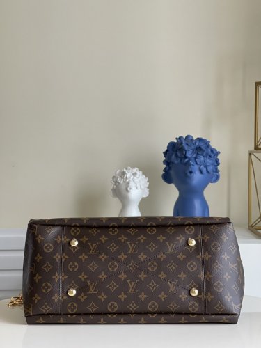 LOUIS VUITTON bags